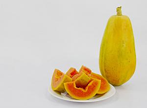 成熟的木瓜静物特写