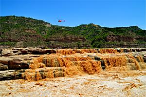 黄河壶口瀑布黄河水