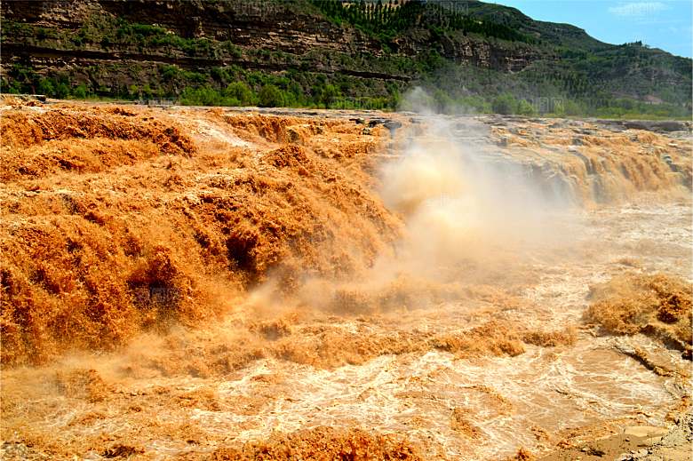 黄河壶口瀑布黄河水