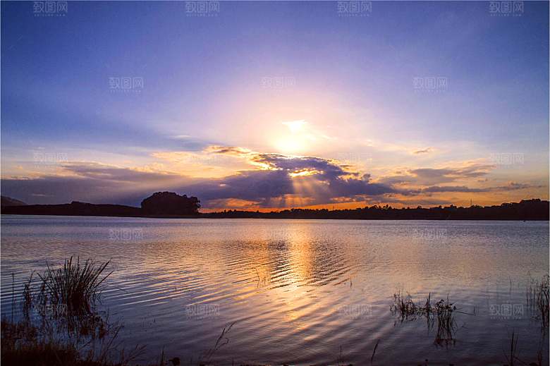 海南儋州云月湖夕阳西下
