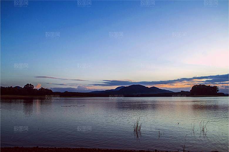 海南儋州云月湖夕阳西下