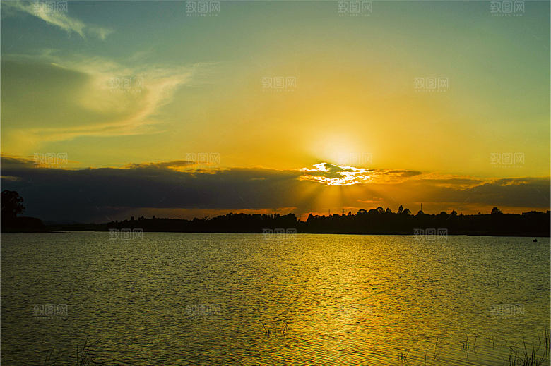 海南儋州云月湖夕阳西下