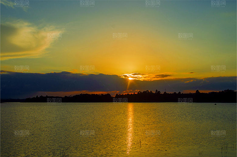 海南儋州云月湖夕阳西下