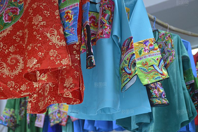 湖南湘西苗族妇女服饰