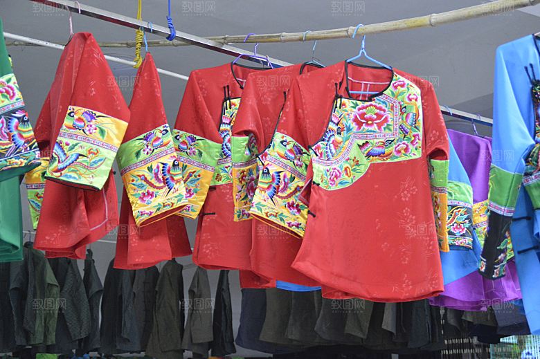 湖南湘西苗族妇女服饰