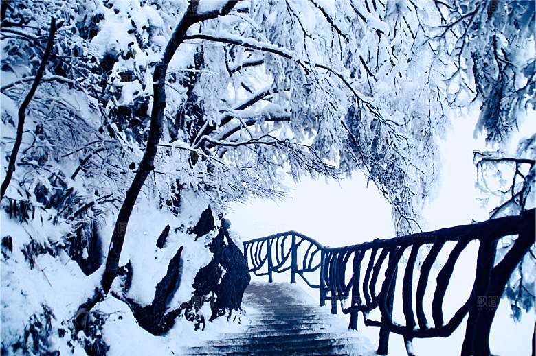 湖南 张家界天门山雪景