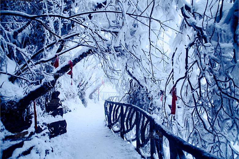 湖南 张家界天门山雪景