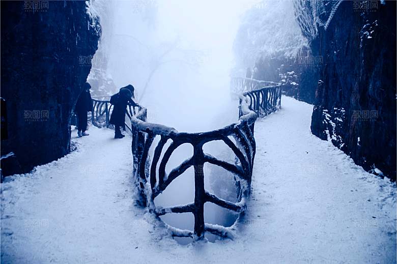 湖南 张家界天门山雪景