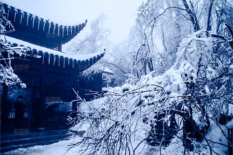 湖南 张家界天门山雪景