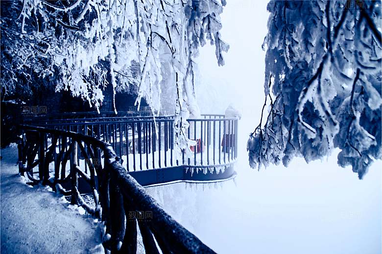 湖南 张家界天门山雪景