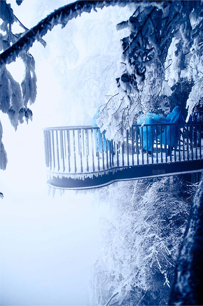 湖南 张家界天门山雪景