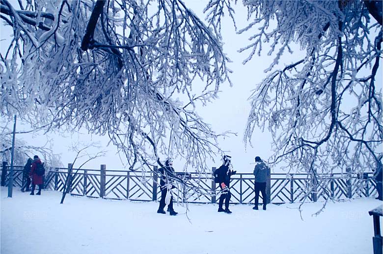 湖南 张家界天门山雪景