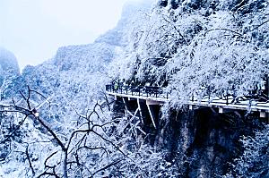 湖南 张家界天门山雪景