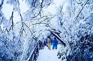湖南 张家界天门山雪景