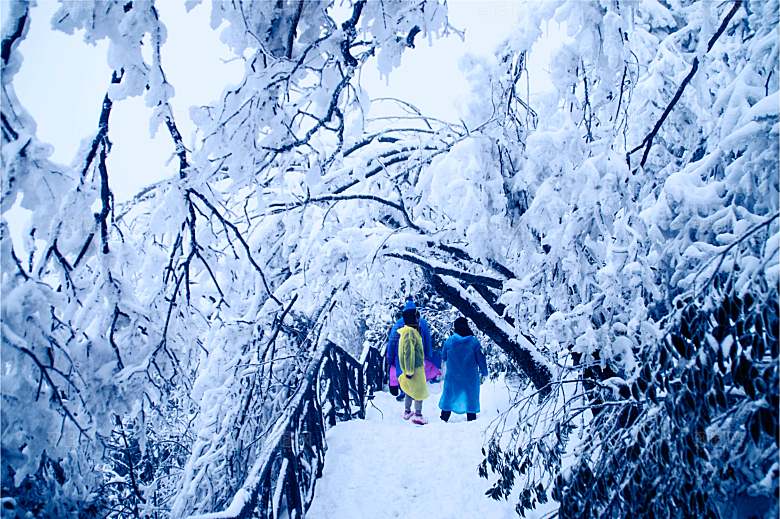 湖南 张家界天门山雪景