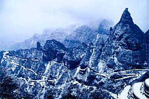 湖南 张家界天门山雪景