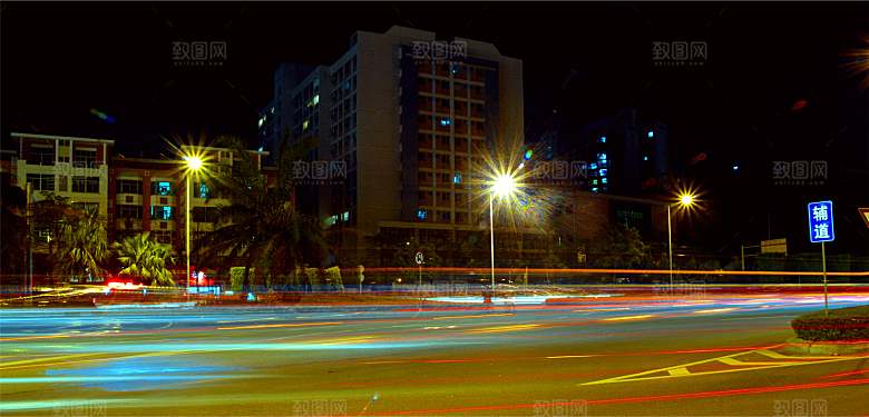 夜晚城市车灯轨迹
