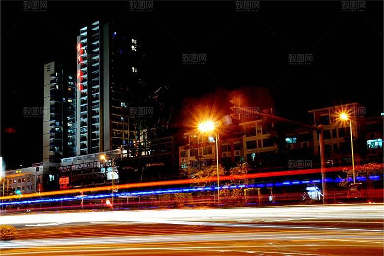 夜晚城市车灯轨迹
