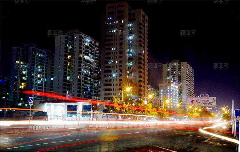 夜晚城市车灯轨迹