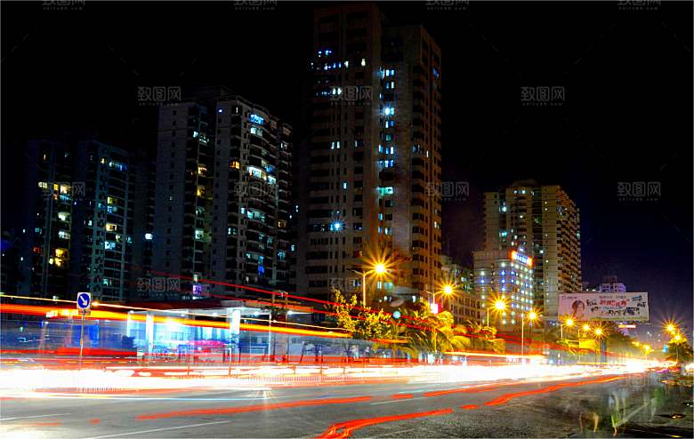 夜晚城市车灯轨迹