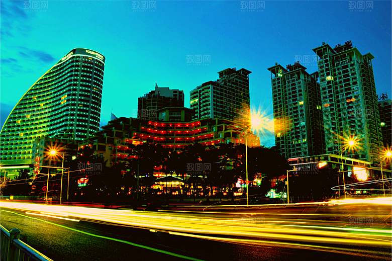 夜晚城市车灯轨迹