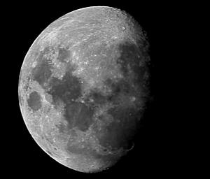 天空月球特写图片