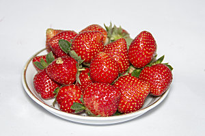 冬季新鲜草莓特写