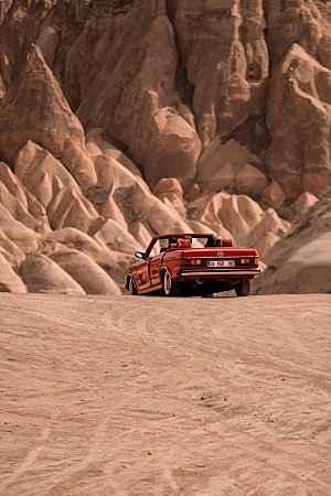 荒漠冒险旅行汽车图片