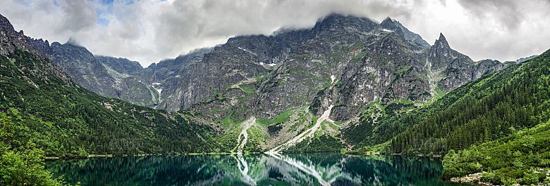 高山登山雪山河流白云蓝天自然好风光