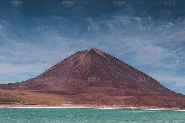 高山登山雪山河流白云蓝天自然好风光