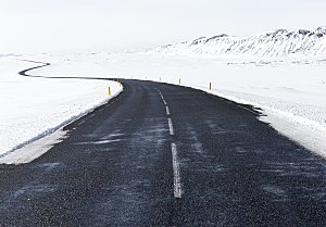 雪景公路白色创意背景