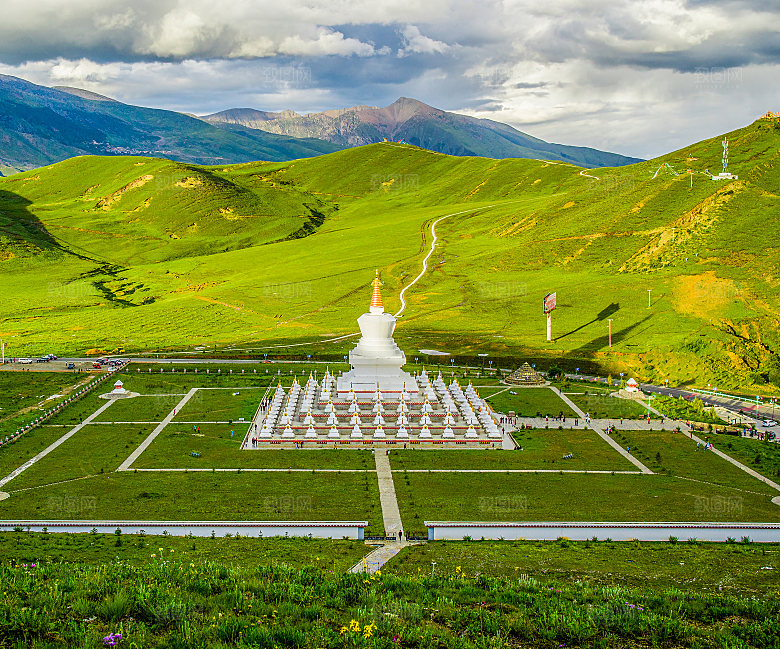 稻城地标建筑森林