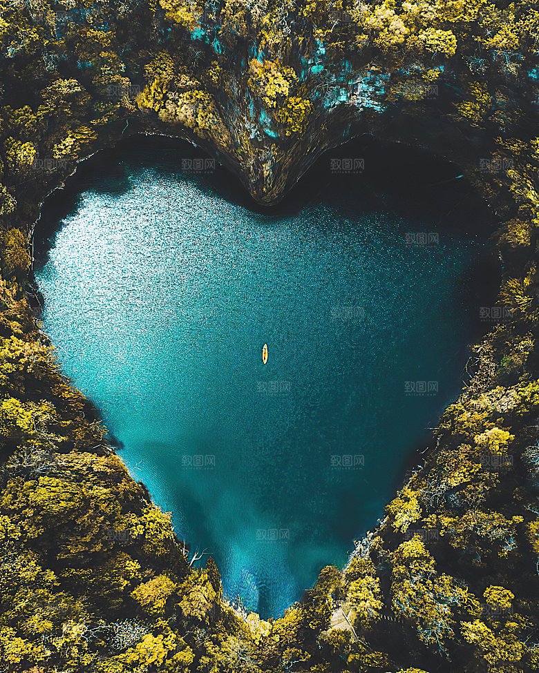 心形人工湖森林俯瞰图