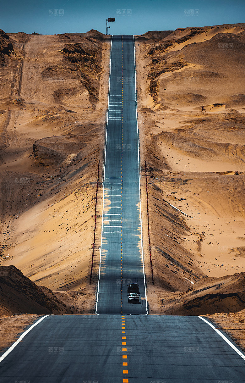 笔直的上山公路摄影
