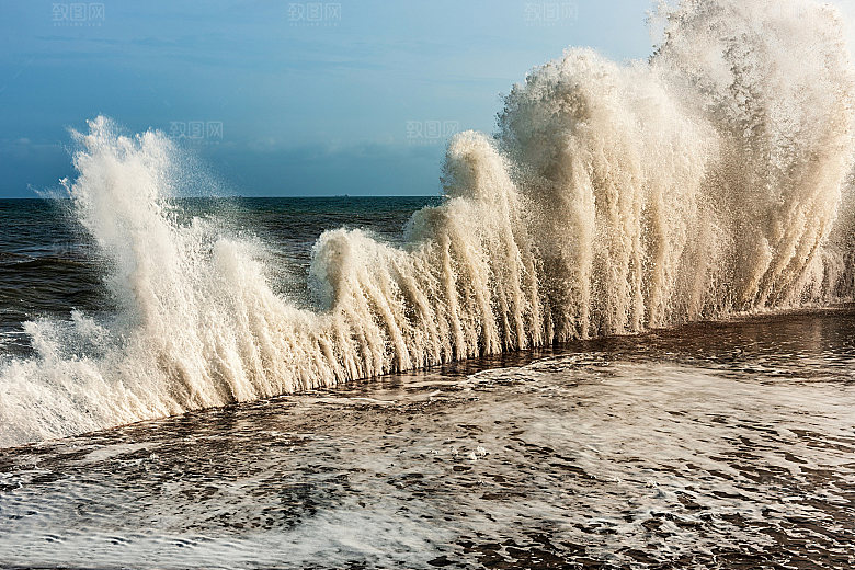 海浪湖泊浪花风景