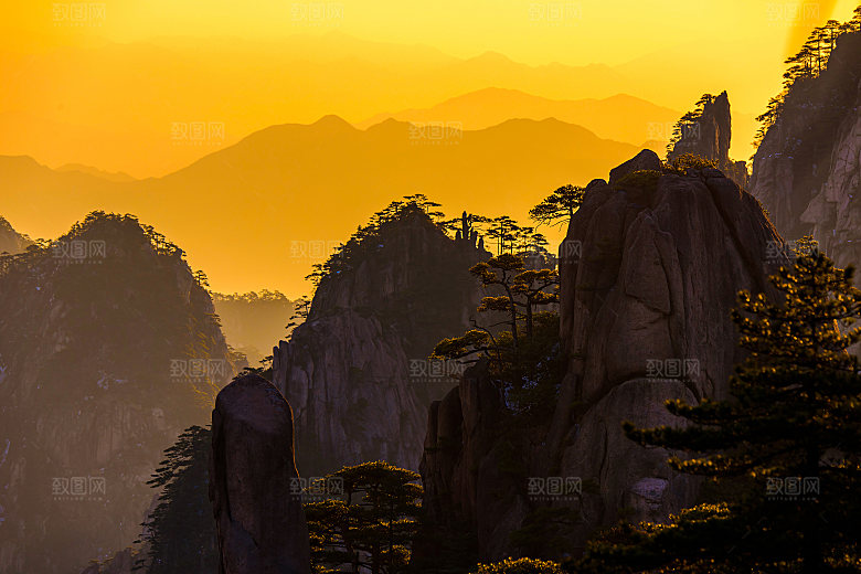 黄色山峰剪影风景素材