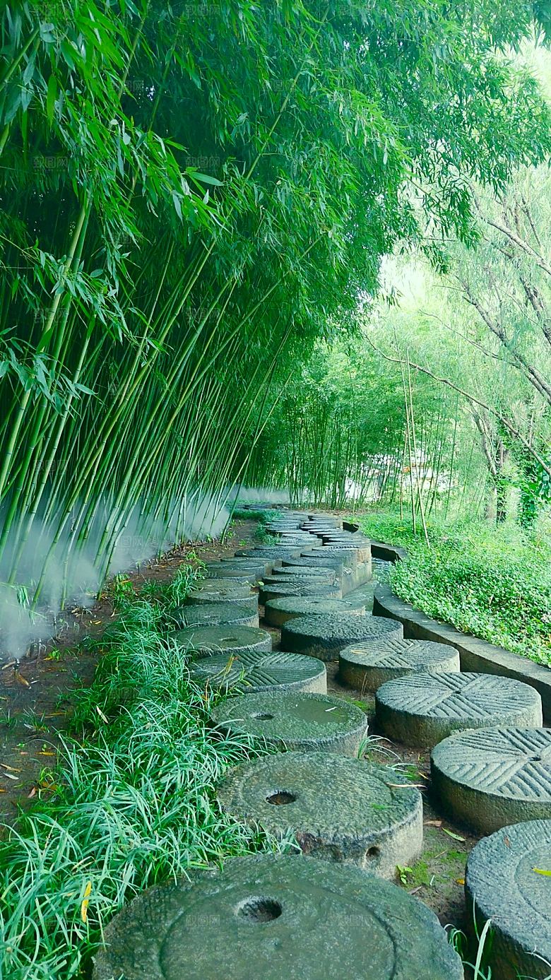 山峰云雾缭绕风景