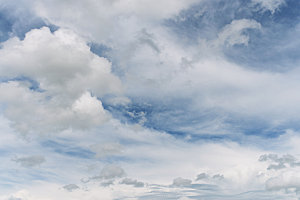 蓝色白云天空云朵摄影