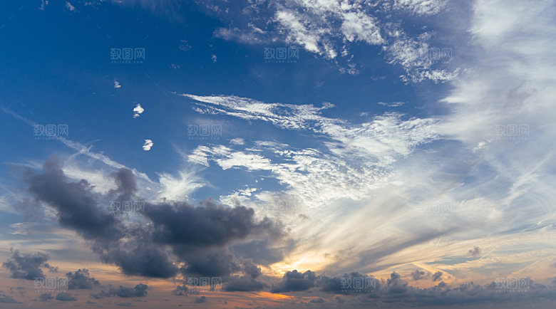 蓝色天空火烧云摄影
