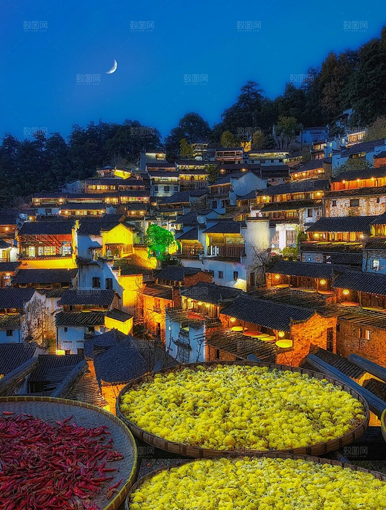 夜晚家乡小院家庭庭院图