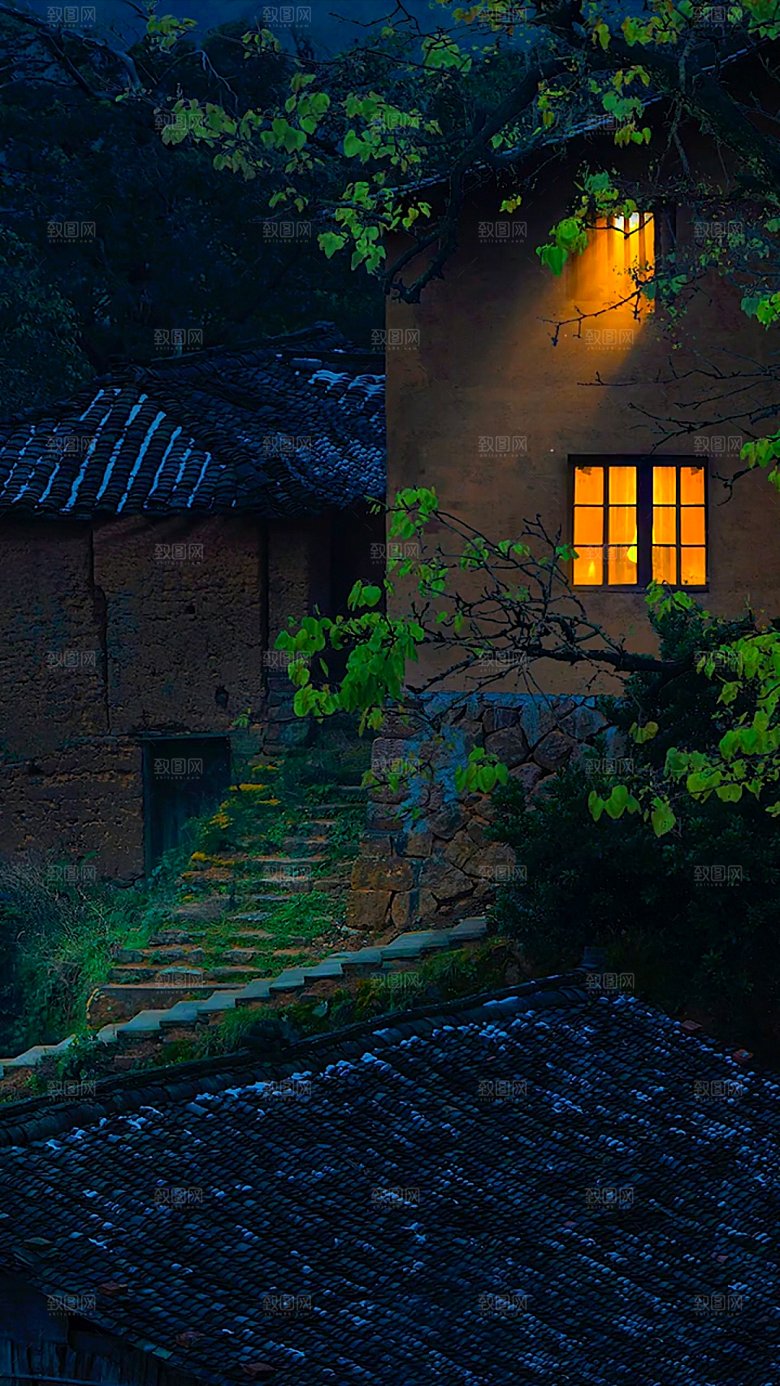 夜晚家乡小院家庭庭院图