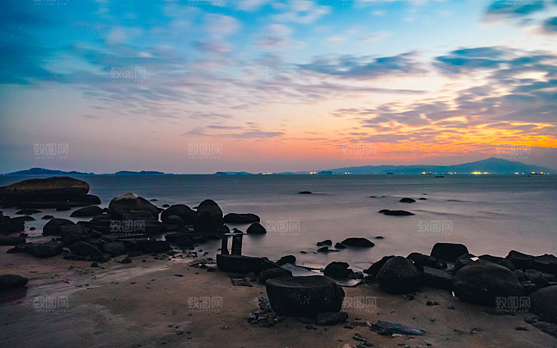 夕阳阳光火烧云云层红色天空