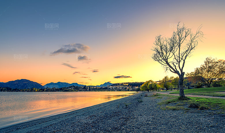 夕阳阳光火烧云云层红色天空