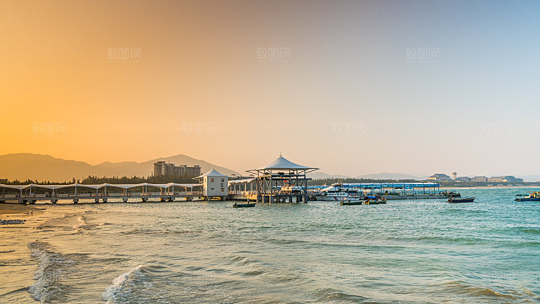夕阳阳光火烧云云层红色天空