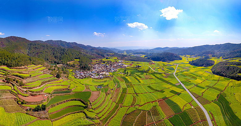 丰收春季梯田山峦村庄