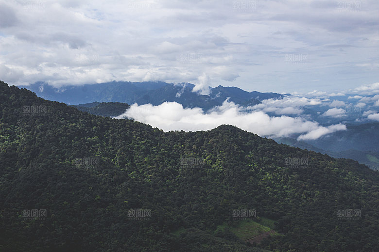 云海山峰大雾山顶火山摄影