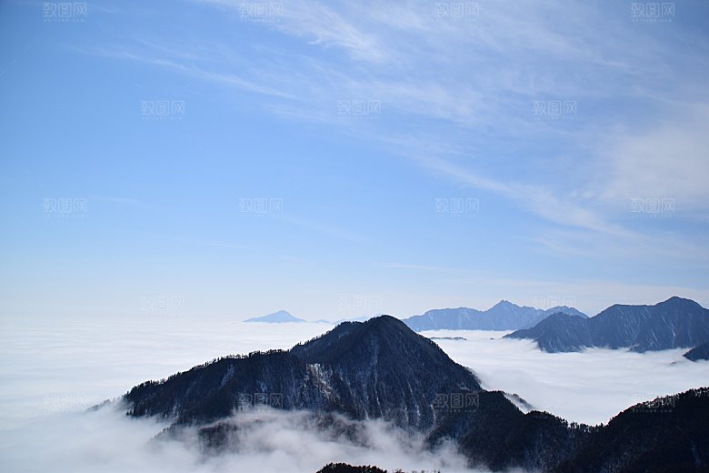 云海山峰大雾山顶火山摄影