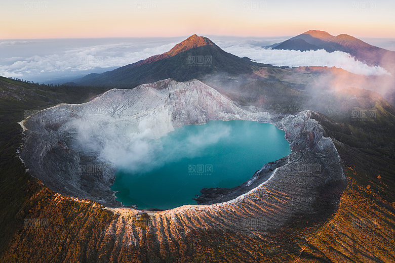 云雾大山山峰山峦云海意境图