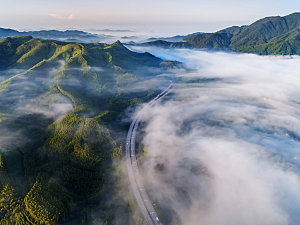 云雾大山山峰山峦云海意境图