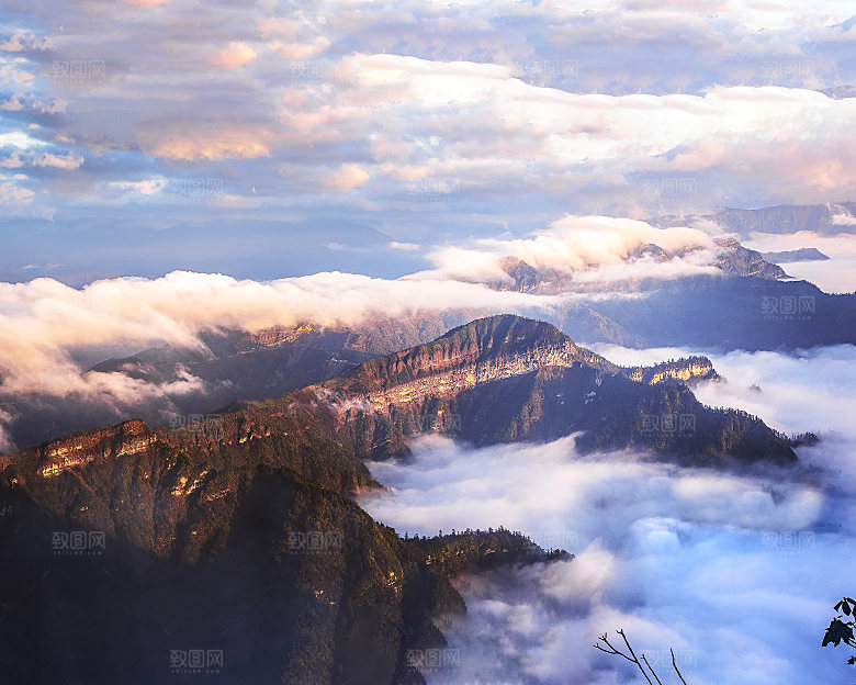 云雾大山山峰山峦云海意境图